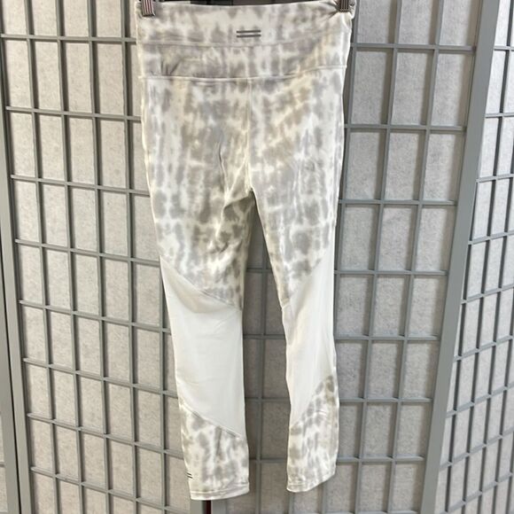 Laurier & Co. 7/8 Legging With Mesh Inserts, Size Small - Picture 3 of 6